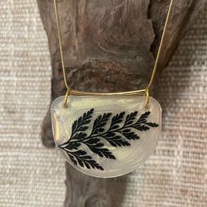 Elegant Gold and Black Leaf Pendant Necklace